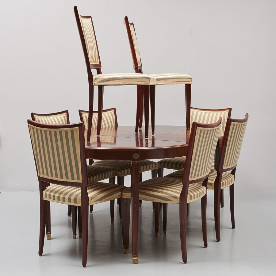 Matsalsgrupp, 9 delar, Mahogny, Gustaviansk stil, bord + 8 Matsalsgrupp, Gustaviansk stil, Bord + 8 stolar + 3 ilägg